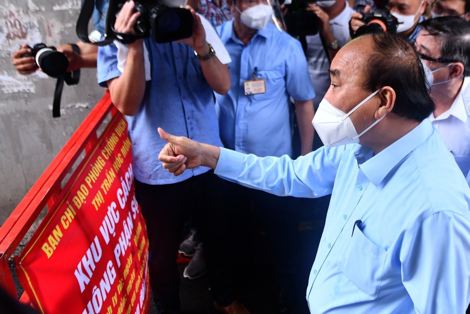 Chu tich nuoc dong y voi chu truong tiep tuc gian cach cua TP.HCM hinh anh