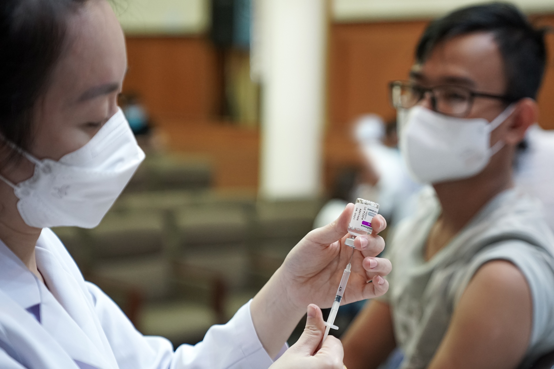 Tat ca nguoi tu 18 tuoi o TP.HCM duoc tiem vaccine ngua Covid-19 hinh anh