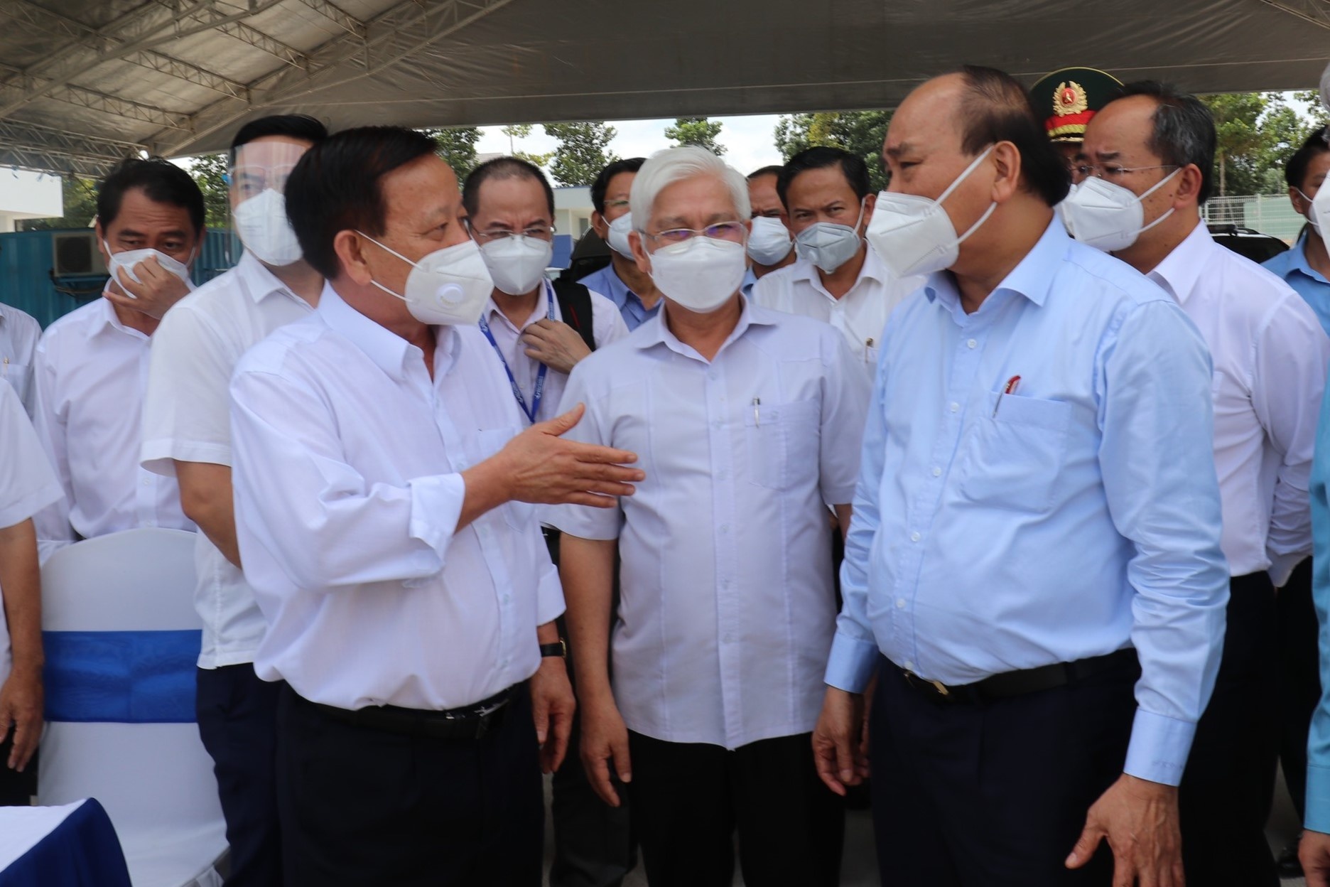 Chu tich nuoc kiem tra cong tac phong, chong dich tai Binh Duong hinh anh