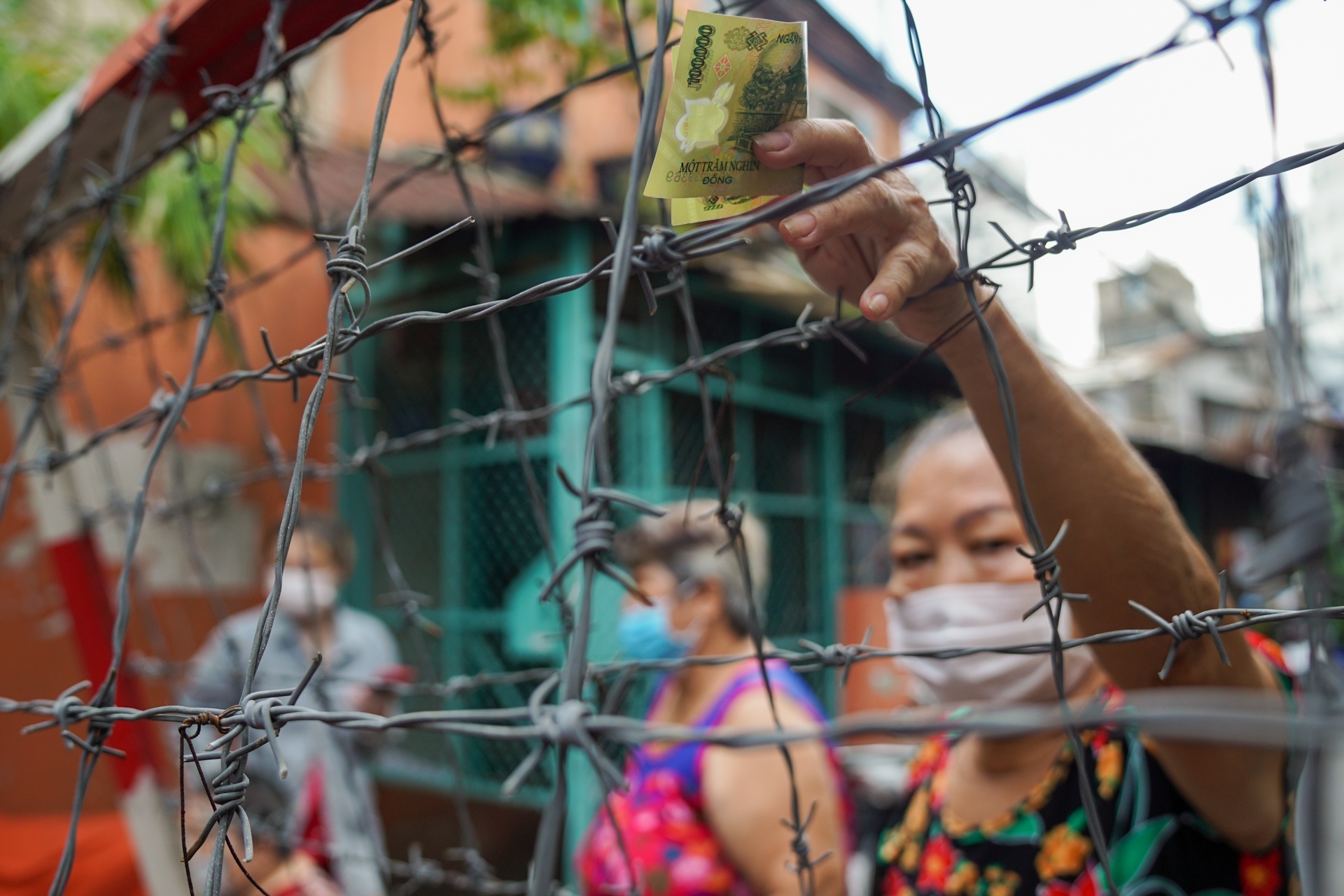 De xuat ho tro ho dan kho khan trong khu vuc phong toa o TP.HCM hinh anh