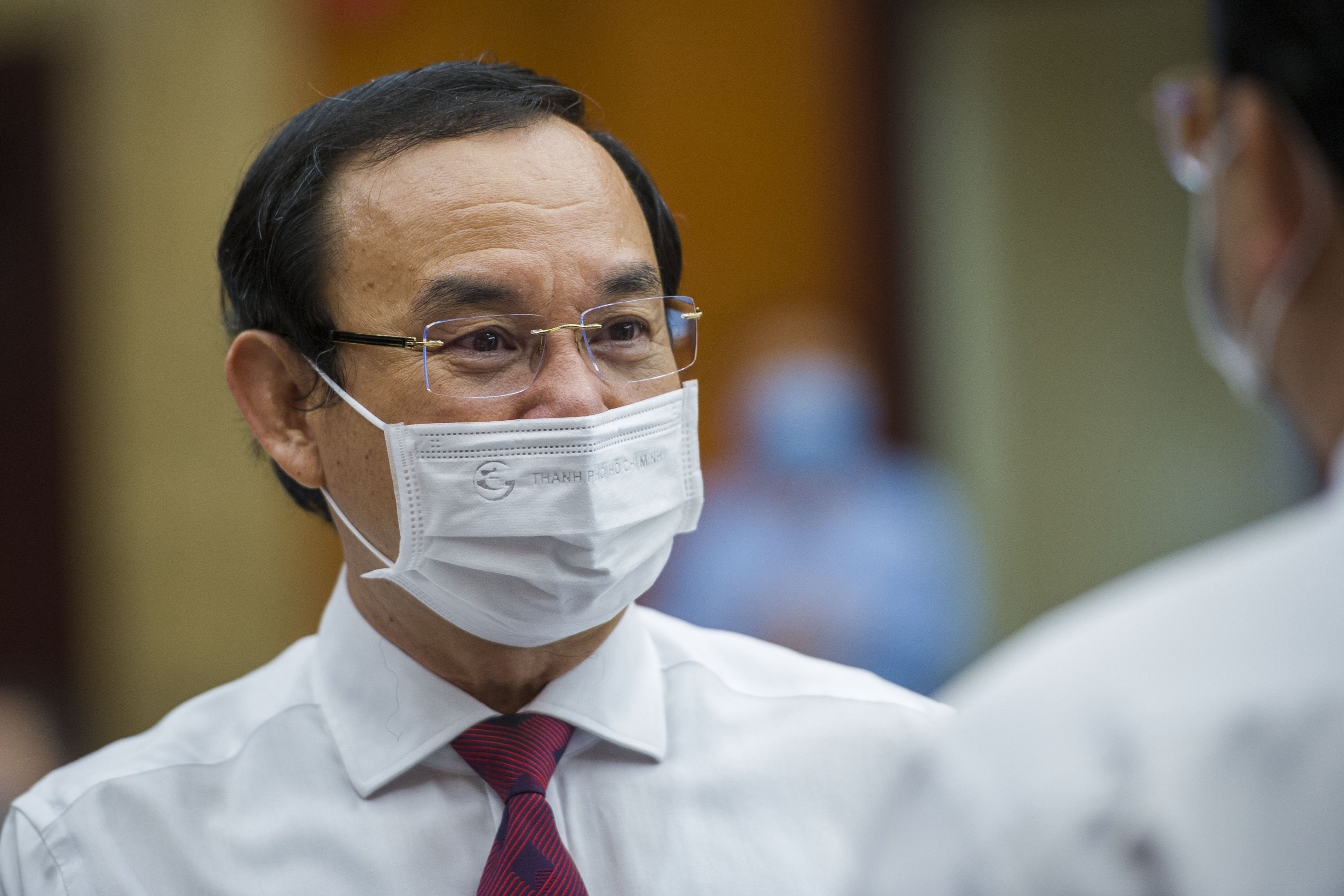 Bi thu TP.HCM: Quan doi se dua tro cot nguoi mat do Covid-19 ve nha hinh anh