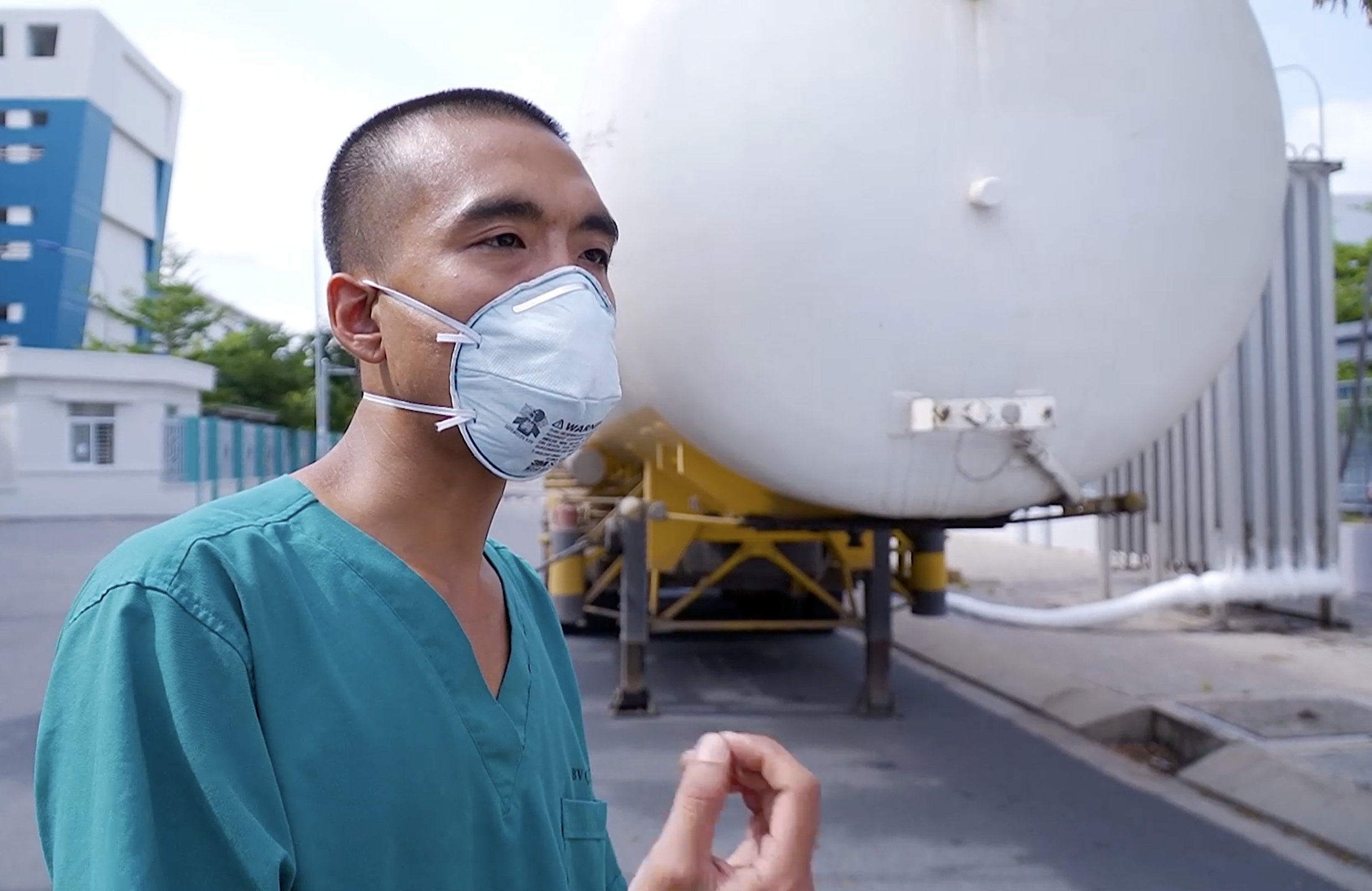 Bon chua 32 tan oxy va sang kien 'danh chan tu xa' cua quan 7 hinh anh