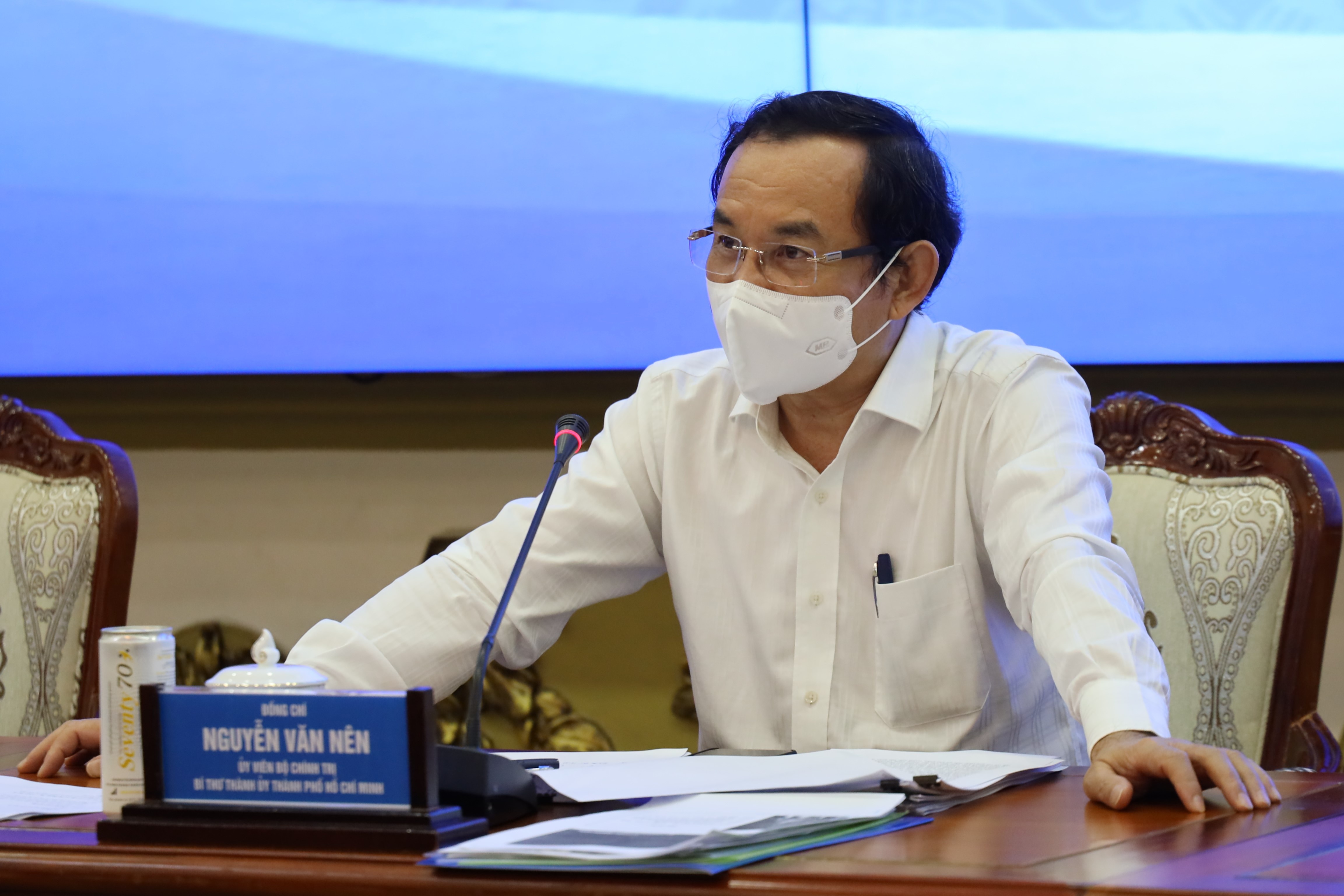 Bi thu TP.HCM: Dieu chinh viec dieu tri F0 de han che qua tai hinh anh