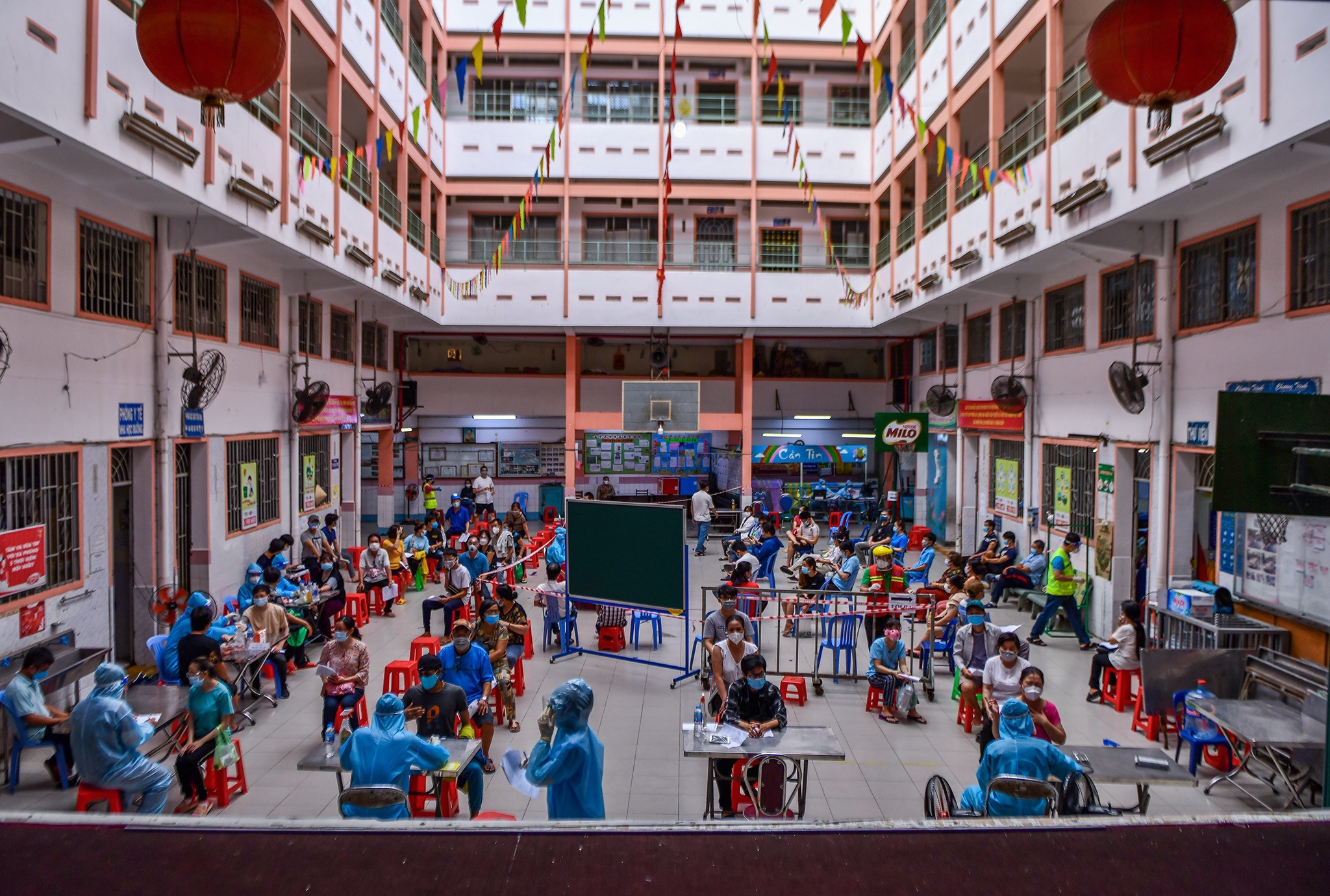 gian cach xa hoi tai TP.HCM anh 4