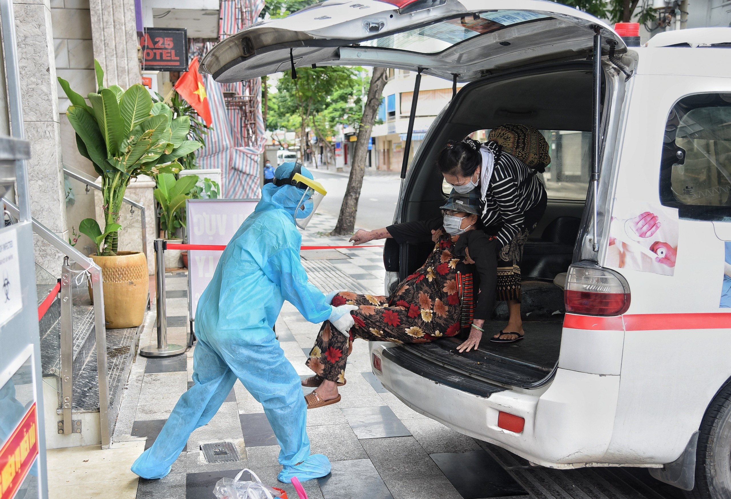 to phan ung nhanh Covid-19 anh 1