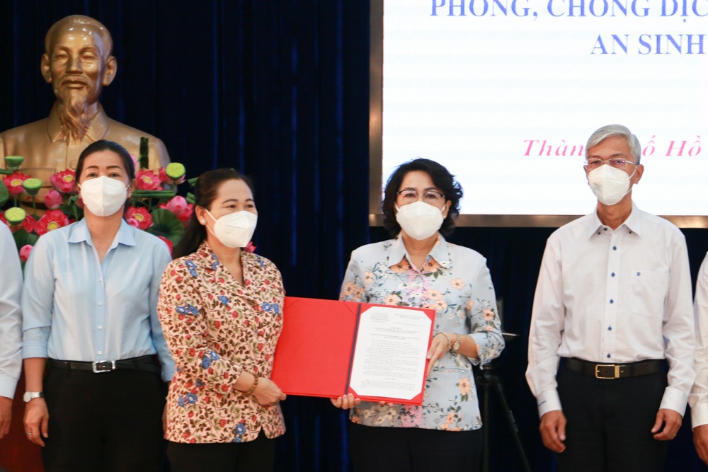 ho tro nguoi dan kho khan anh 2