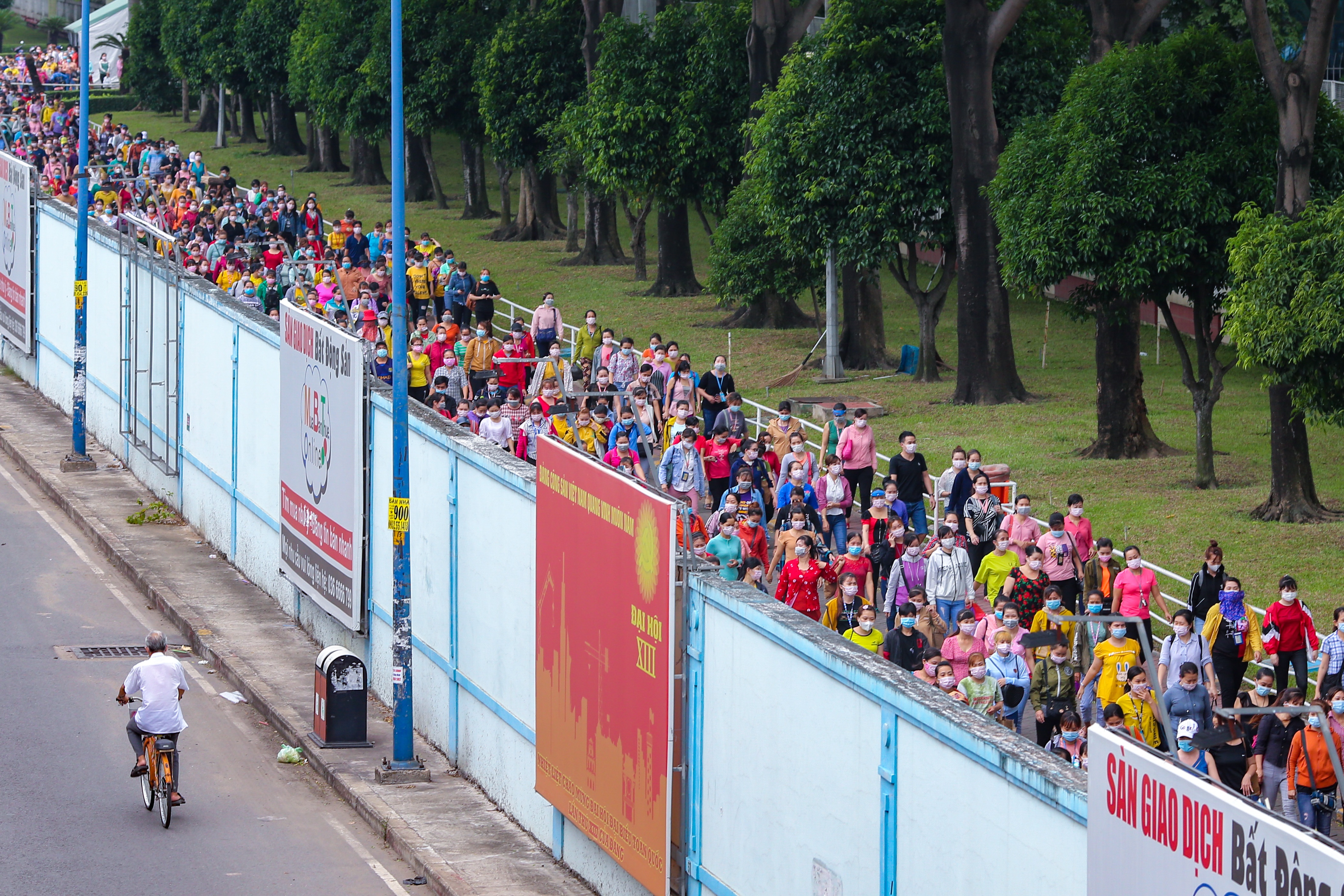 on dinh san xuat phong chong dich anh 2