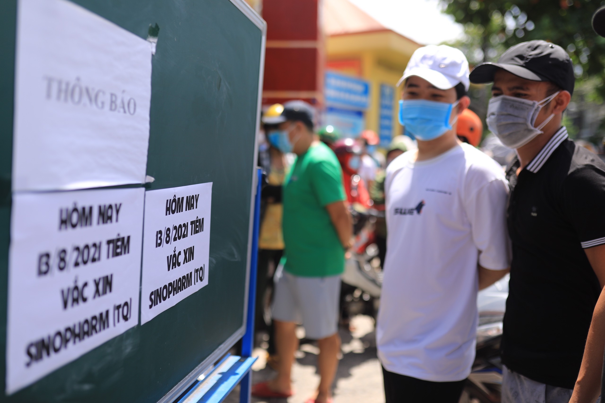 ra gia tiem vaccine tai TP.HCM anh 1