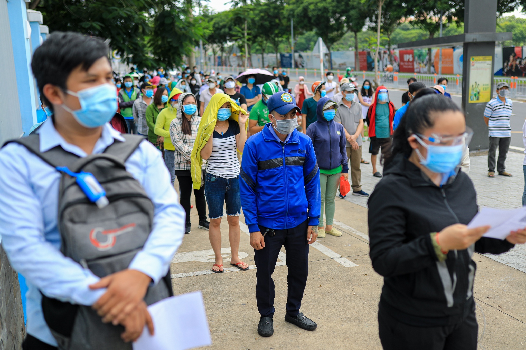 tiem vaccine cho nguoi dan TP.HCM anh 2