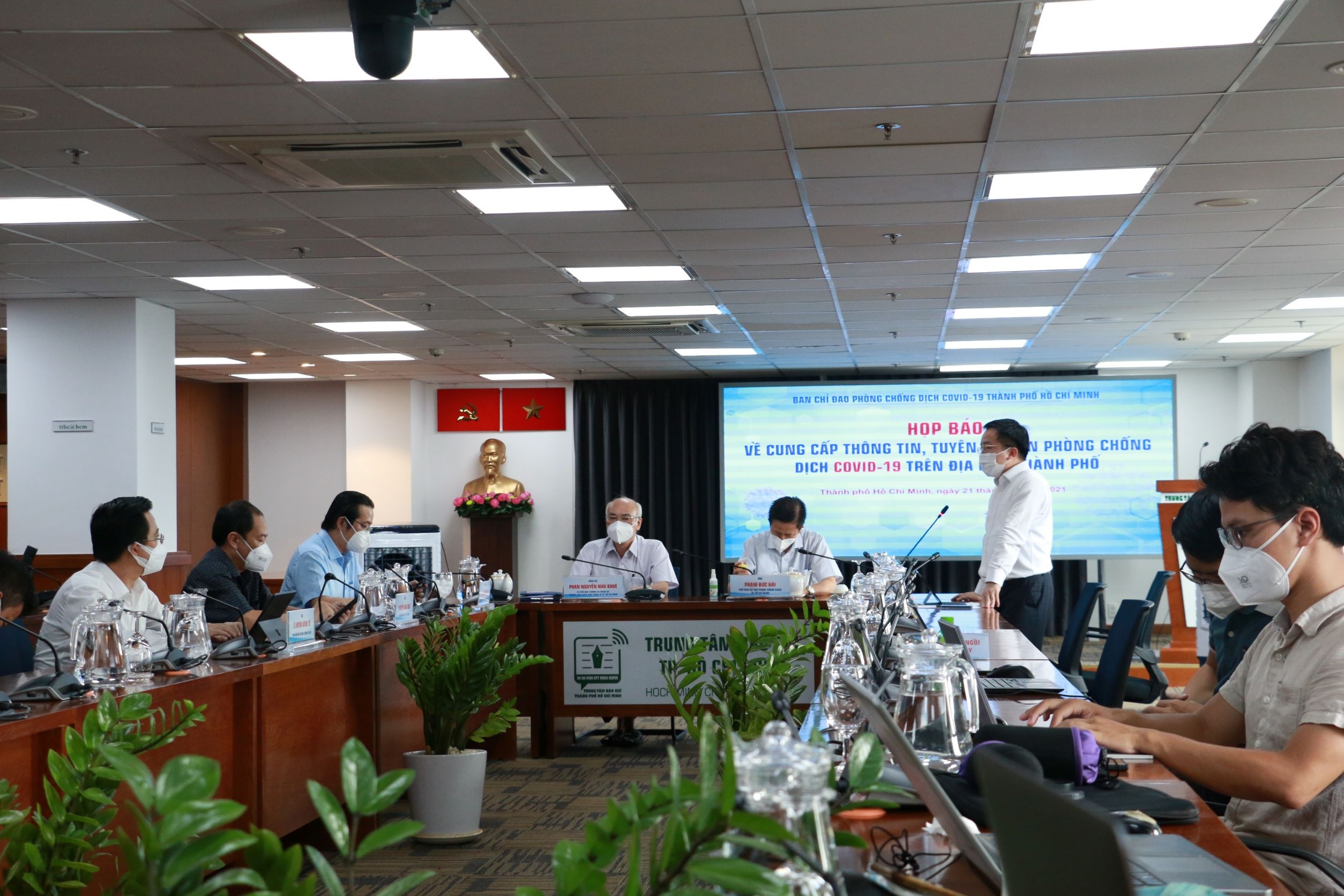 siet chat gian cach xa hoi tai TP.HCM anh 1