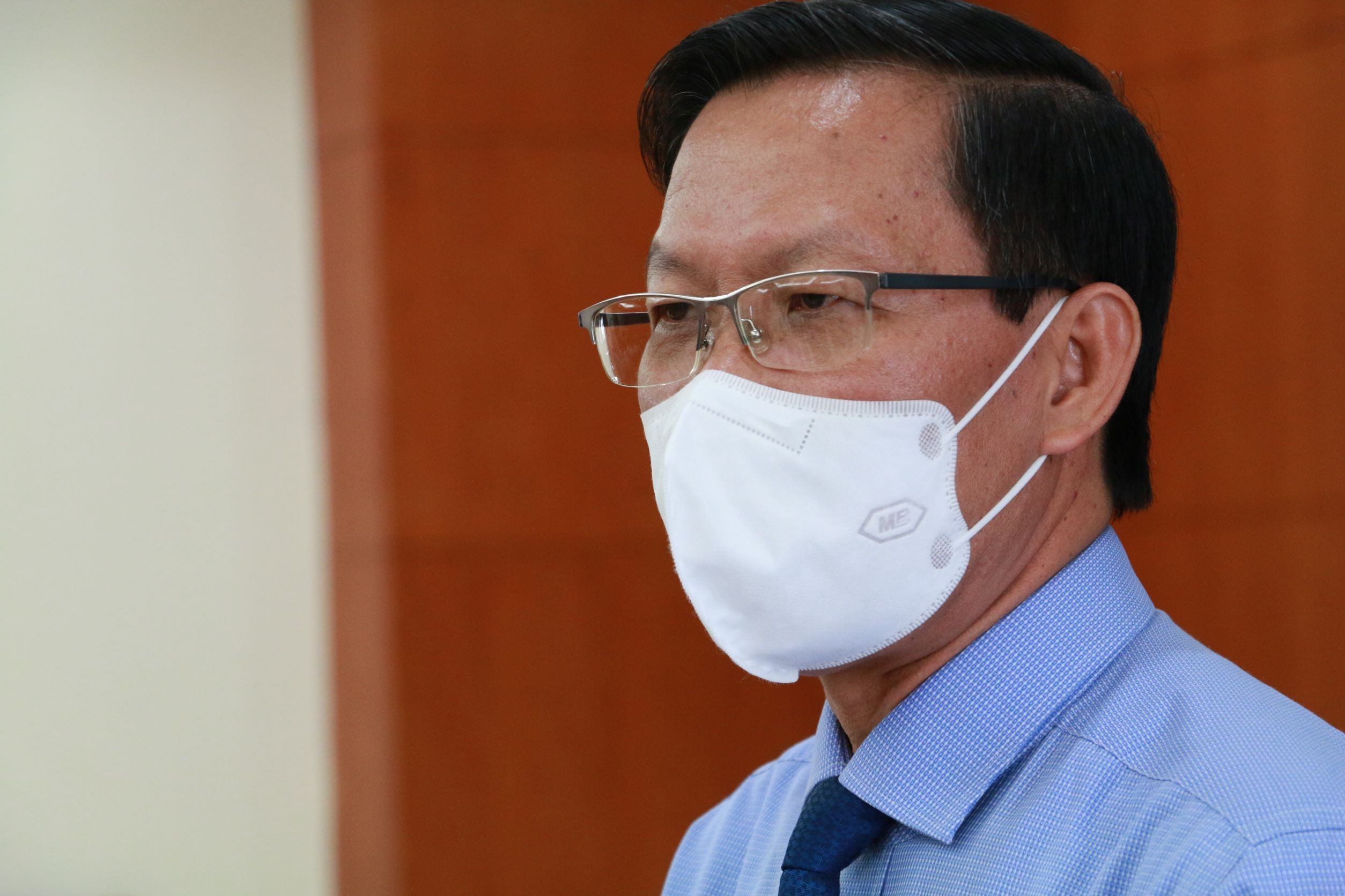 Chu tich TP.HCM: Len ke hoach tung buoc de mo cua lai nen kinh te hinh anh