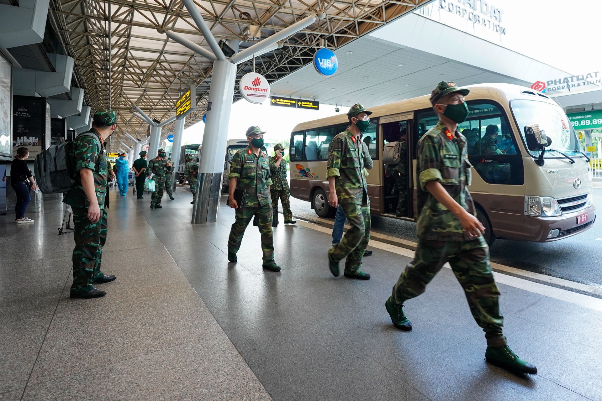 TP.HCM tang cuong gian cach xa hoi anh 2