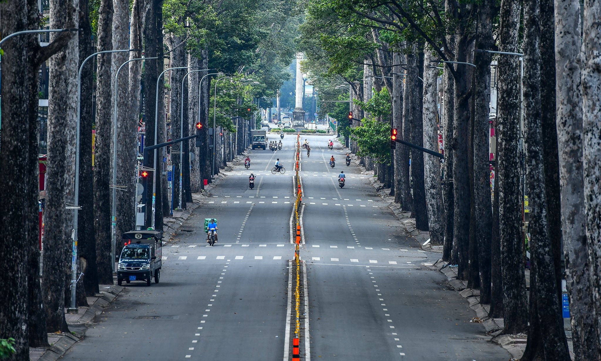 Thu tuong dong y de TP.HCM gian cach them 2 tuan theo Chi thi 16 hinh anh