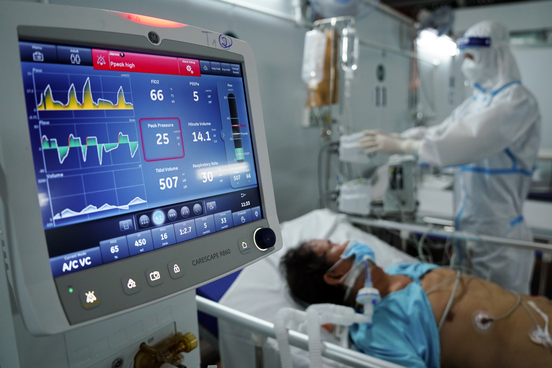 'Khoang mot tuan toi, so ca tu vong TP.HCM moi co hy vong giam' hinh anh