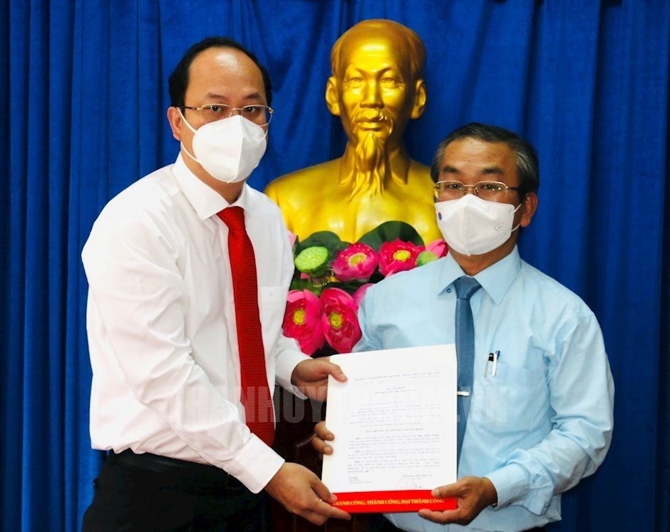 tan Bi thu Quan uy Quan 8 anh 1