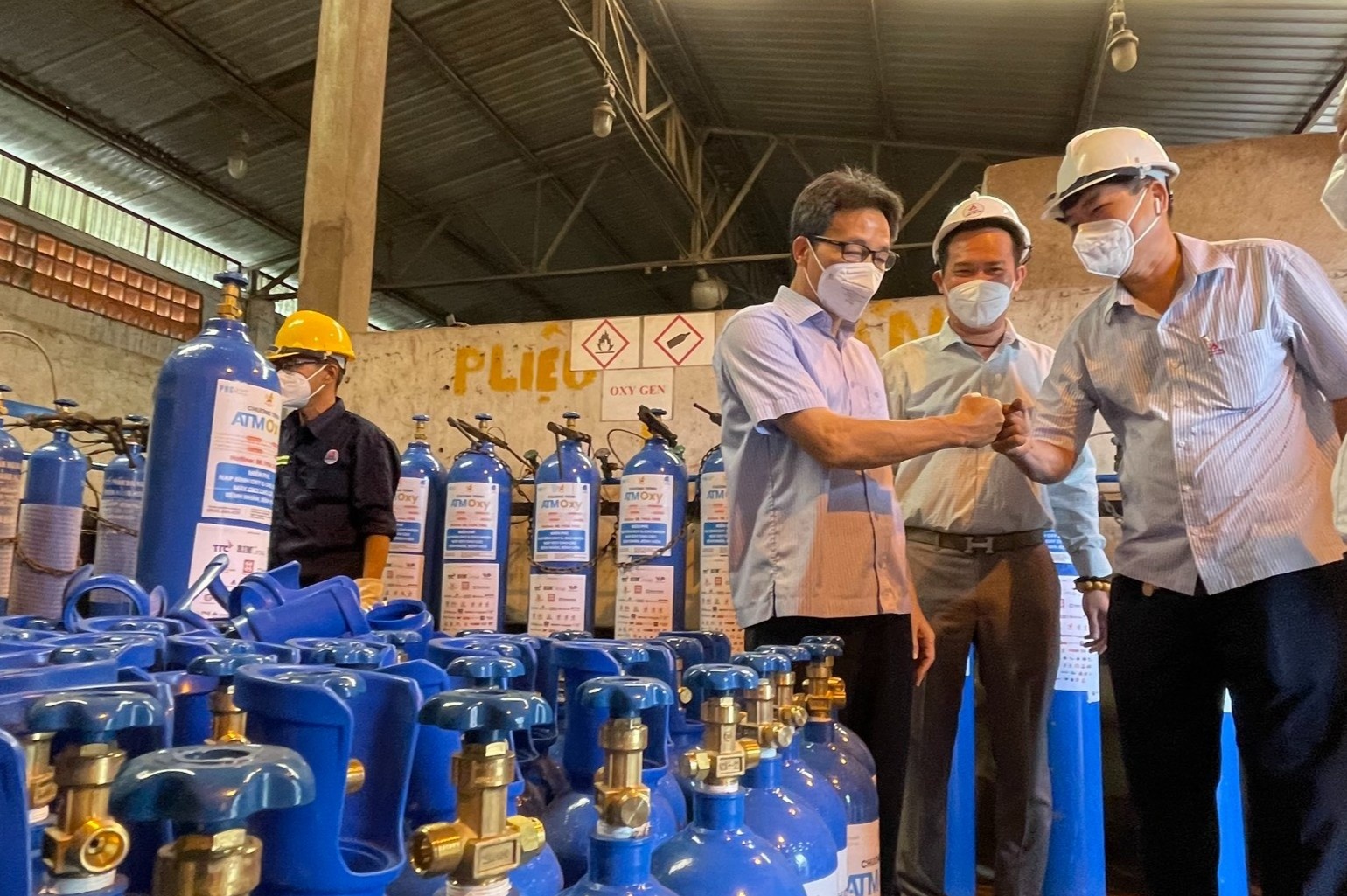 Pho thu tuong: Nhieu tap the, ca nhan dang viet lai tu ATM hinh anh