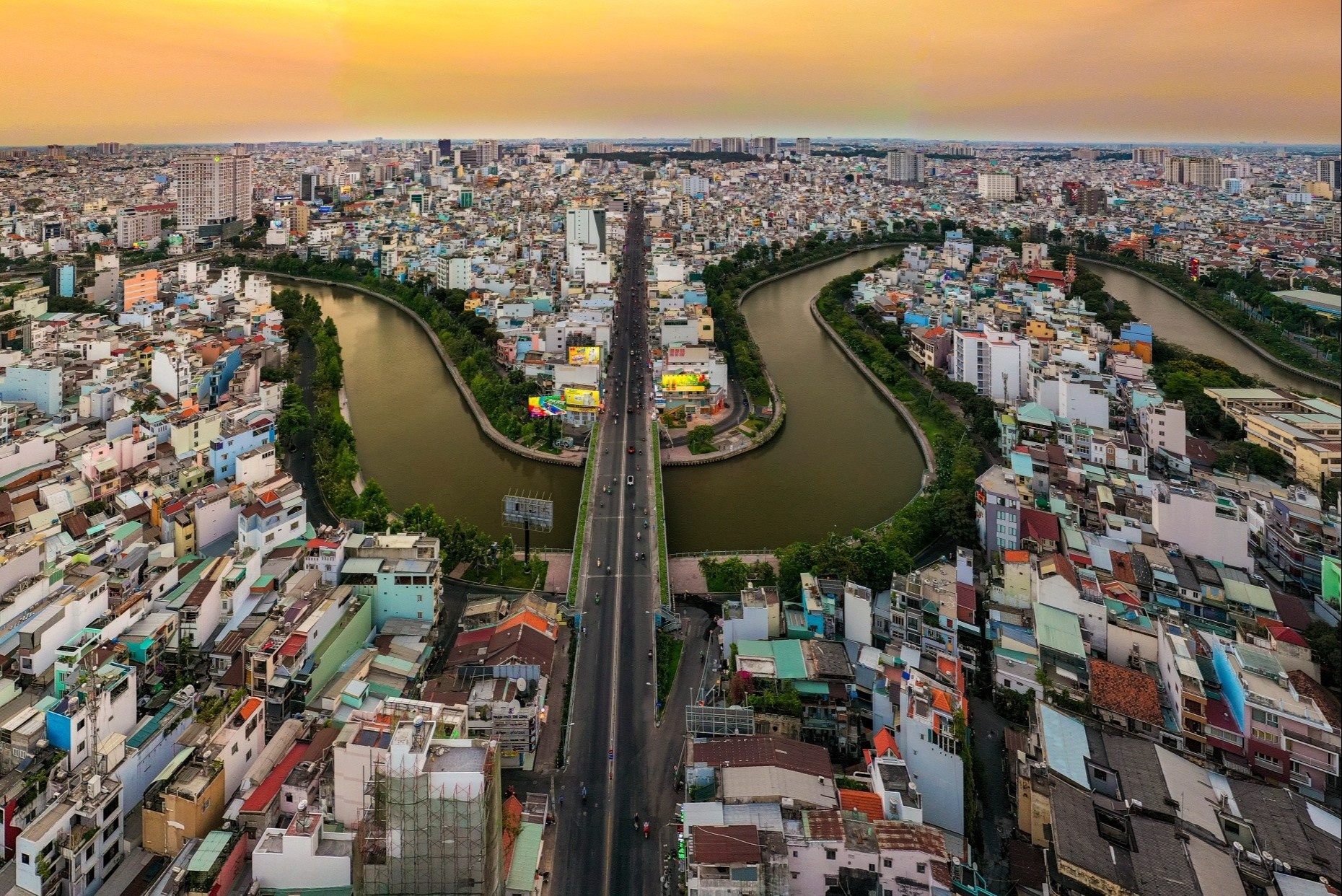 Hai tuan siet chat gian cach xa hoi cua TP.HCM hinh anh