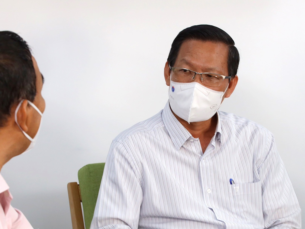 Chu tich TP.HCM: Nguoi dan vung xanh se duoc di cho 1 lan moi tuan hinh anh