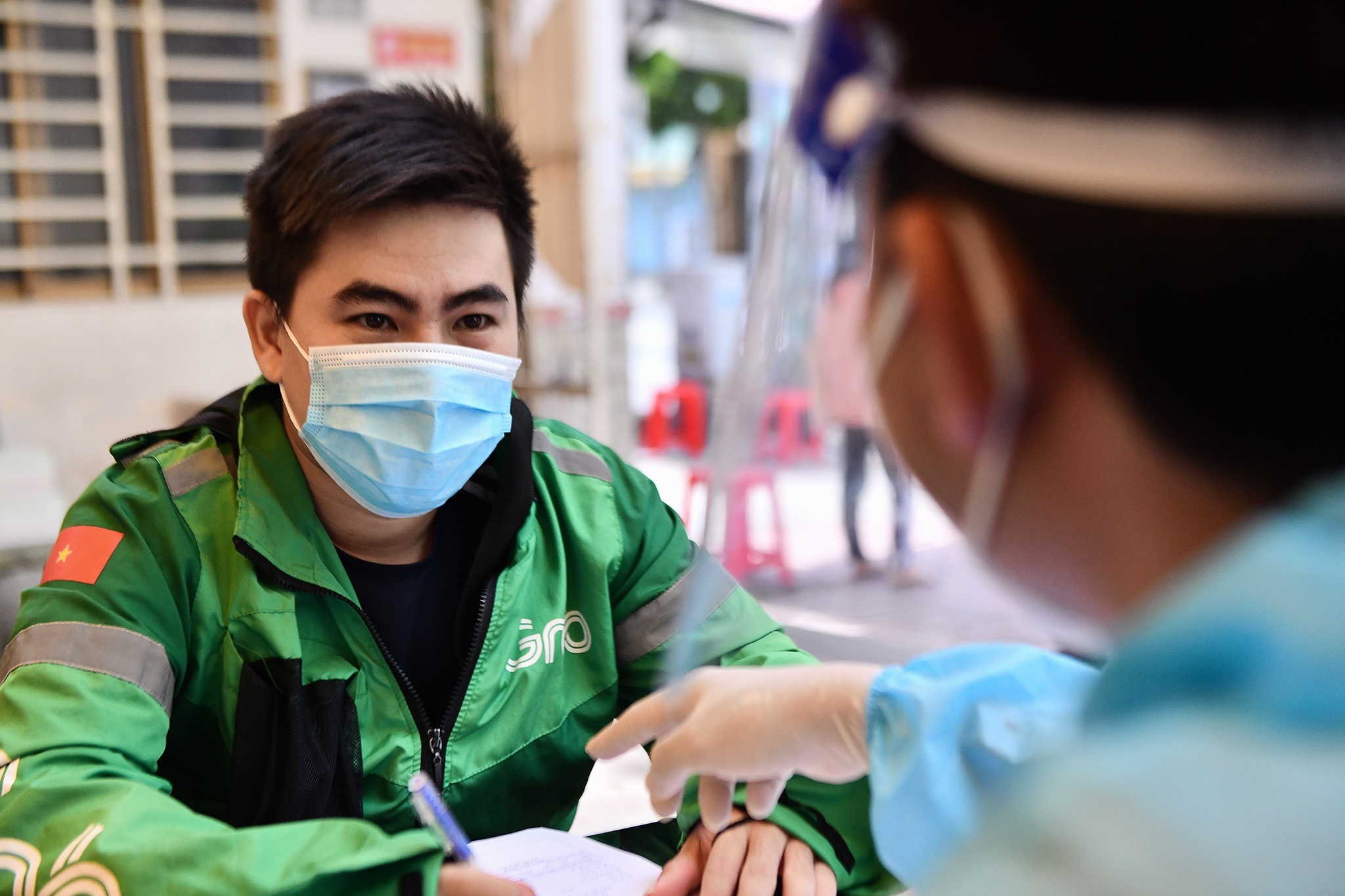 De xuat som tiem vaccine cho shipper va 7 nhom lao dong tai TP.HCM hinh anh