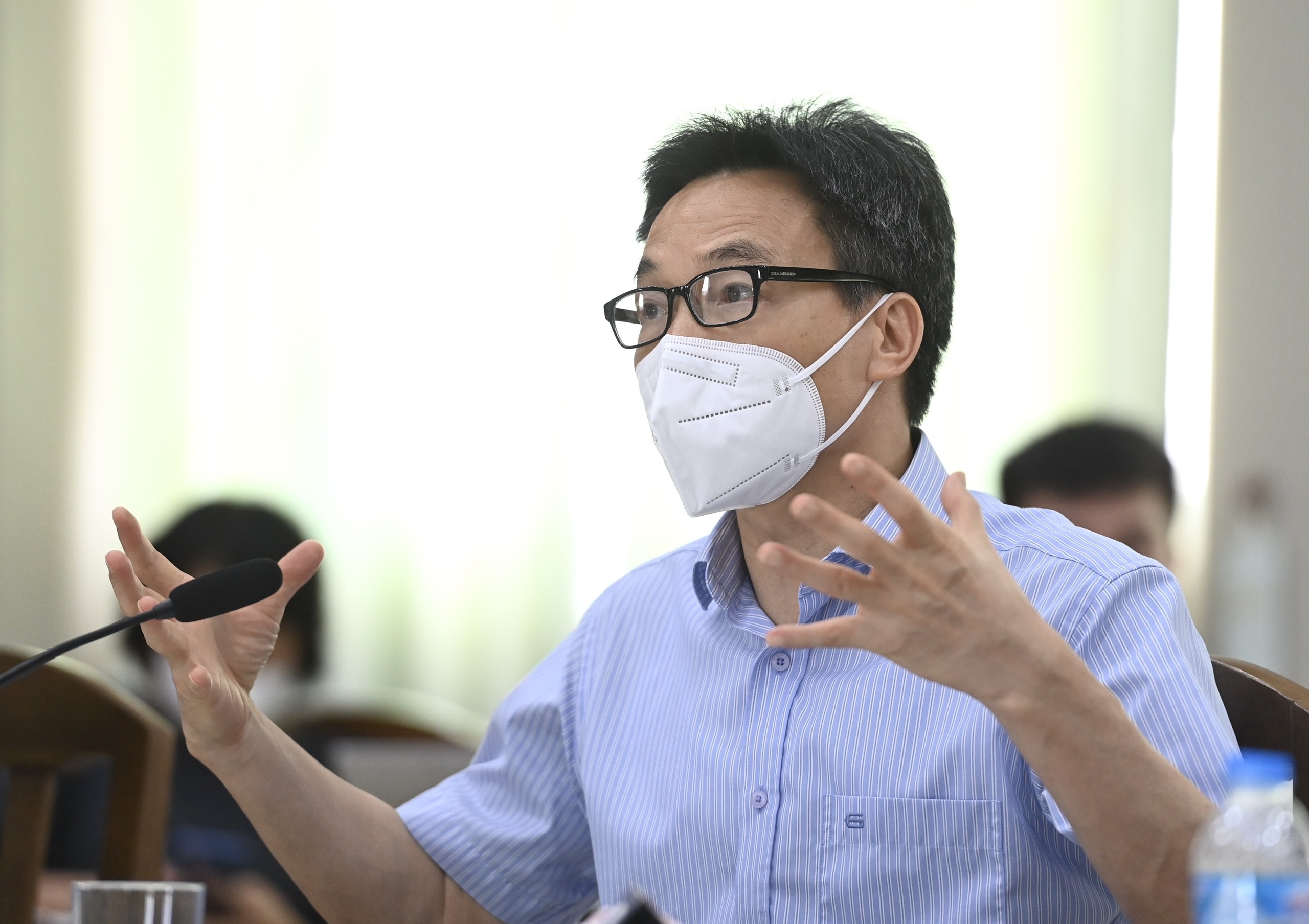 De nghi Bo Y te tiep thu y kien dia phuong ve tieu chi kiem soat dich hinh anh