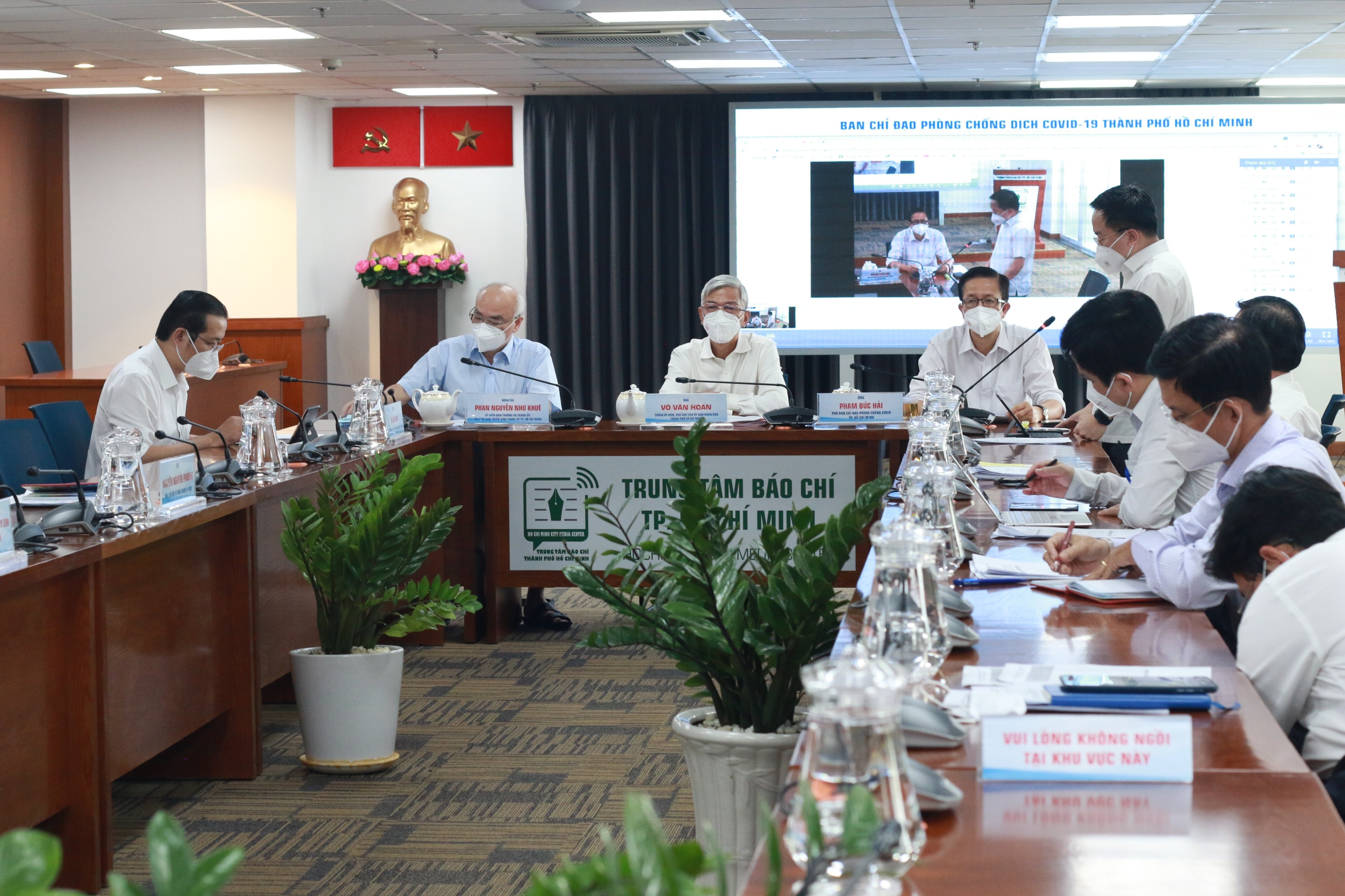 toc do tiem vaccine TP.HCM anh 1