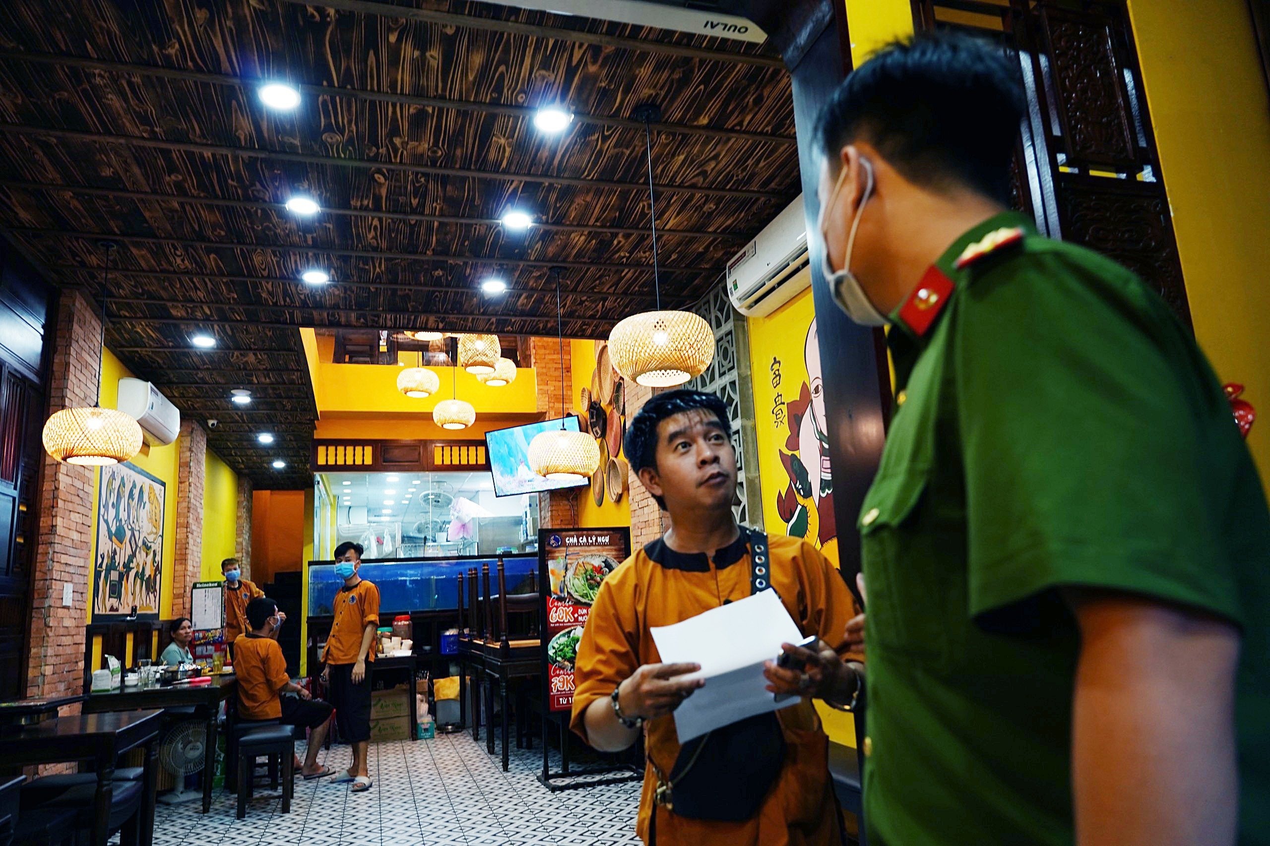 Dich vu an uong tai TP.HCM mo lai can dap ung tieu chi nao? hinh anh