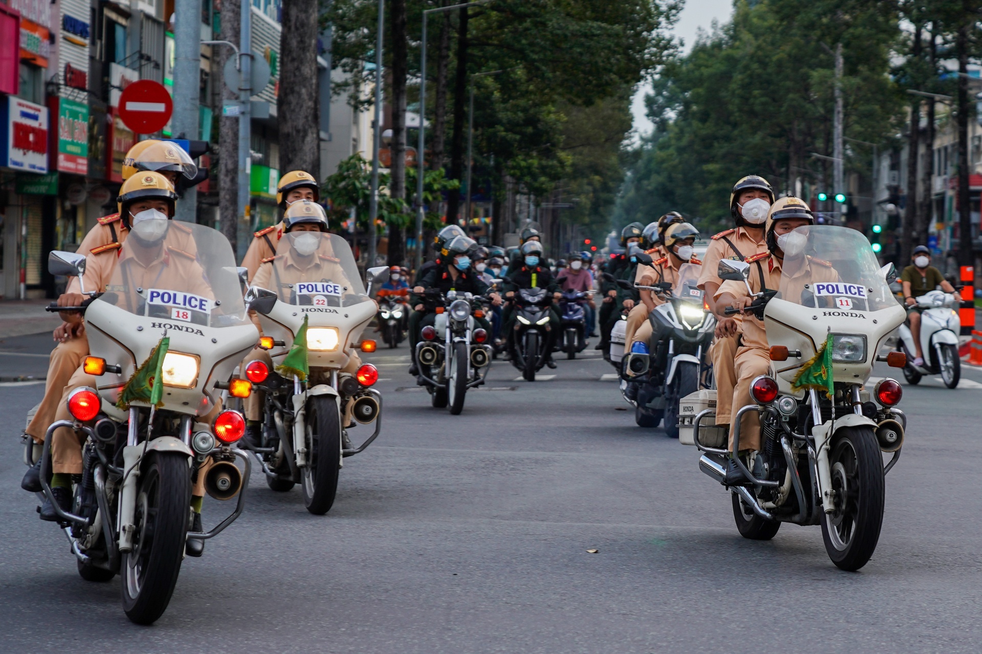 phuc hoi kinh te tai TP.HCM anh 2