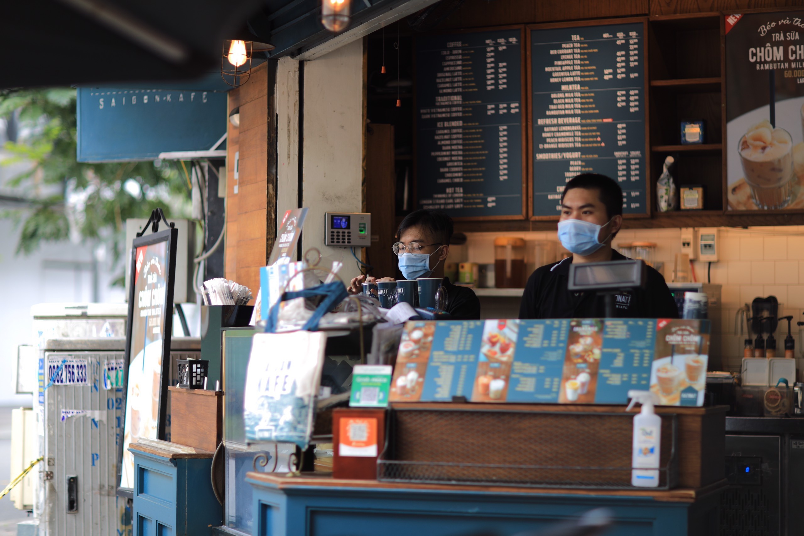 TP.HCM ban hanh Chi thi 18 mo lai nhieu dich vu, phuc hoi kinh te hinh anh