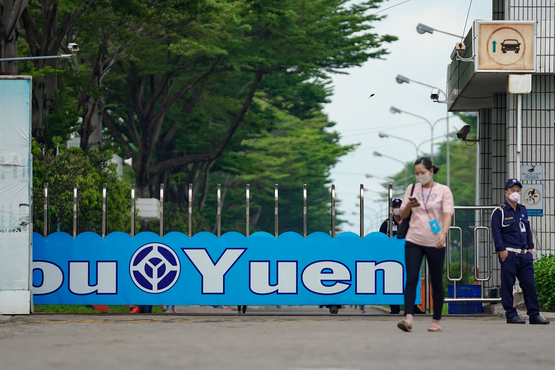 Chu tich UBND TP.HCM noi ve viec thu 10% tro cap thoi viec o PouYuen hinh anh