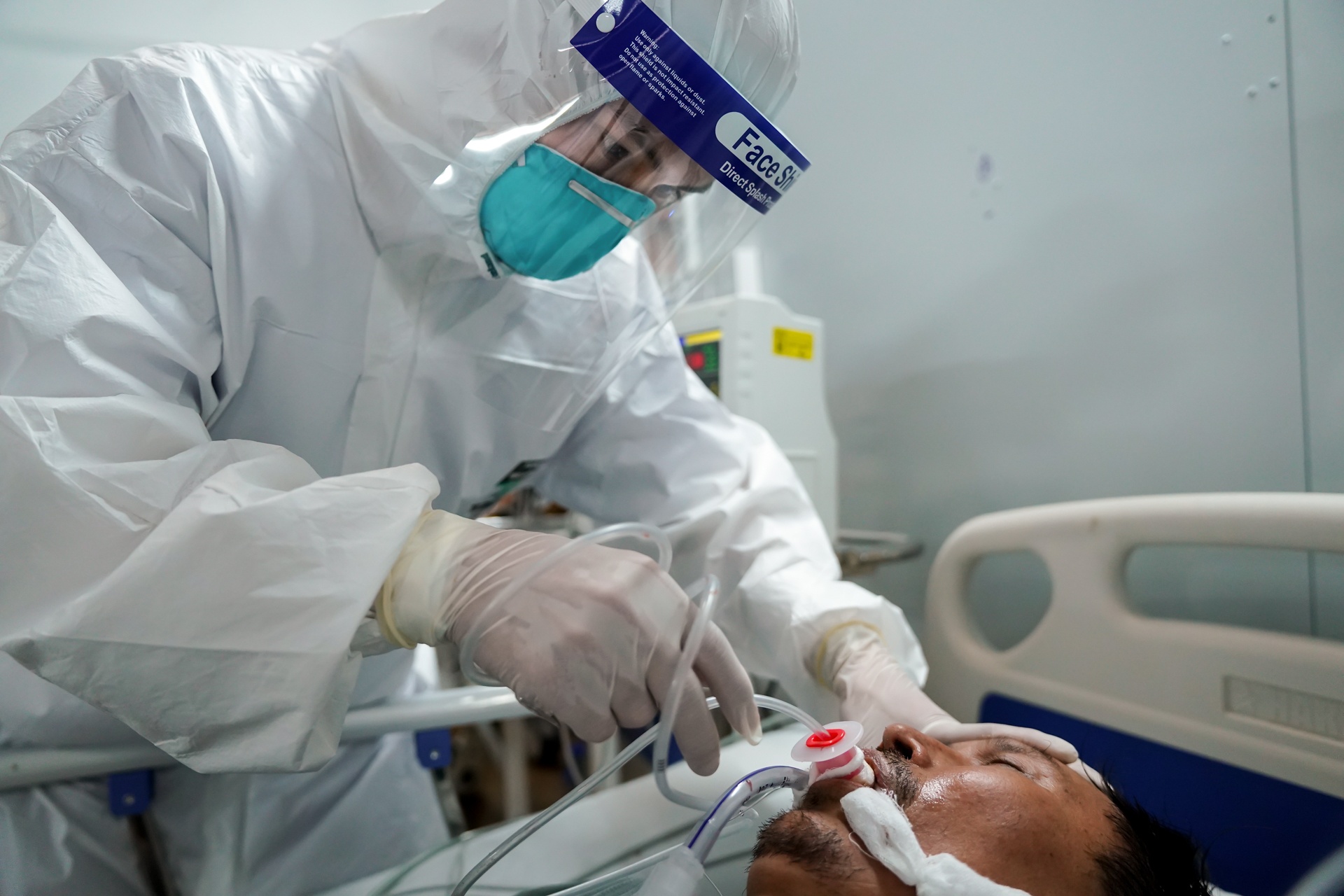 Chu tich nuoc: TP.HCM da di qua dinh dich, nhung thiet hai con qua lon hinh anh