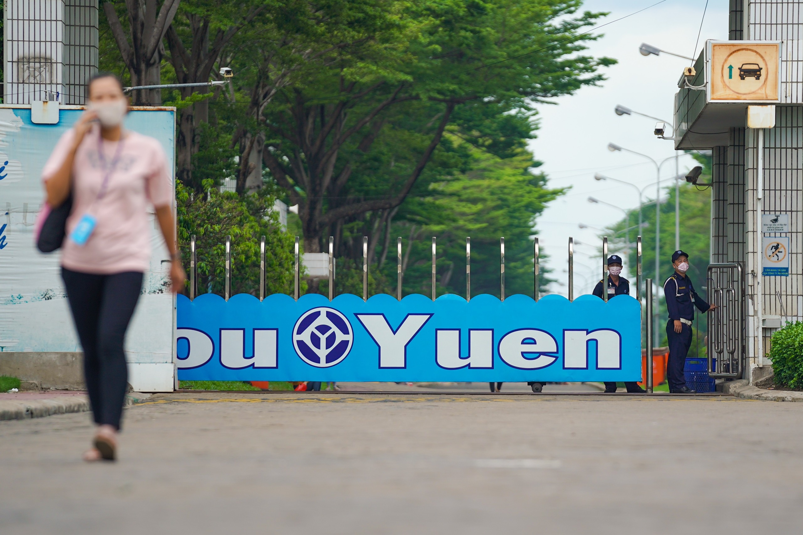 PouYuen thieu hut lao dong, nhieu don hang lon cham tien do hinh anh