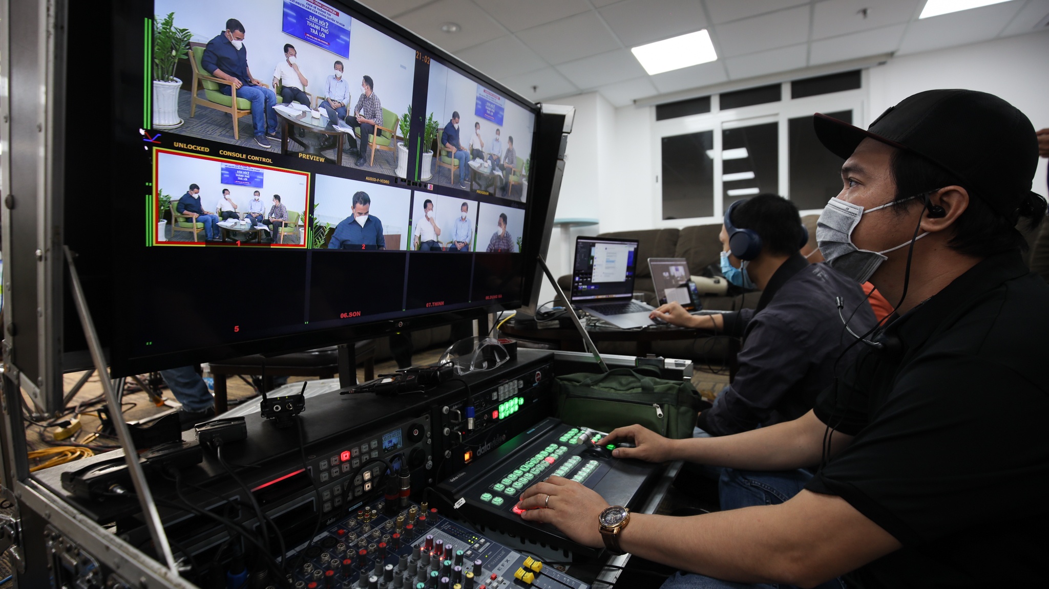 Hon 10 trieu luot nguoi xem livestream Dan hoi - Thanh pho tra loi hinh anh