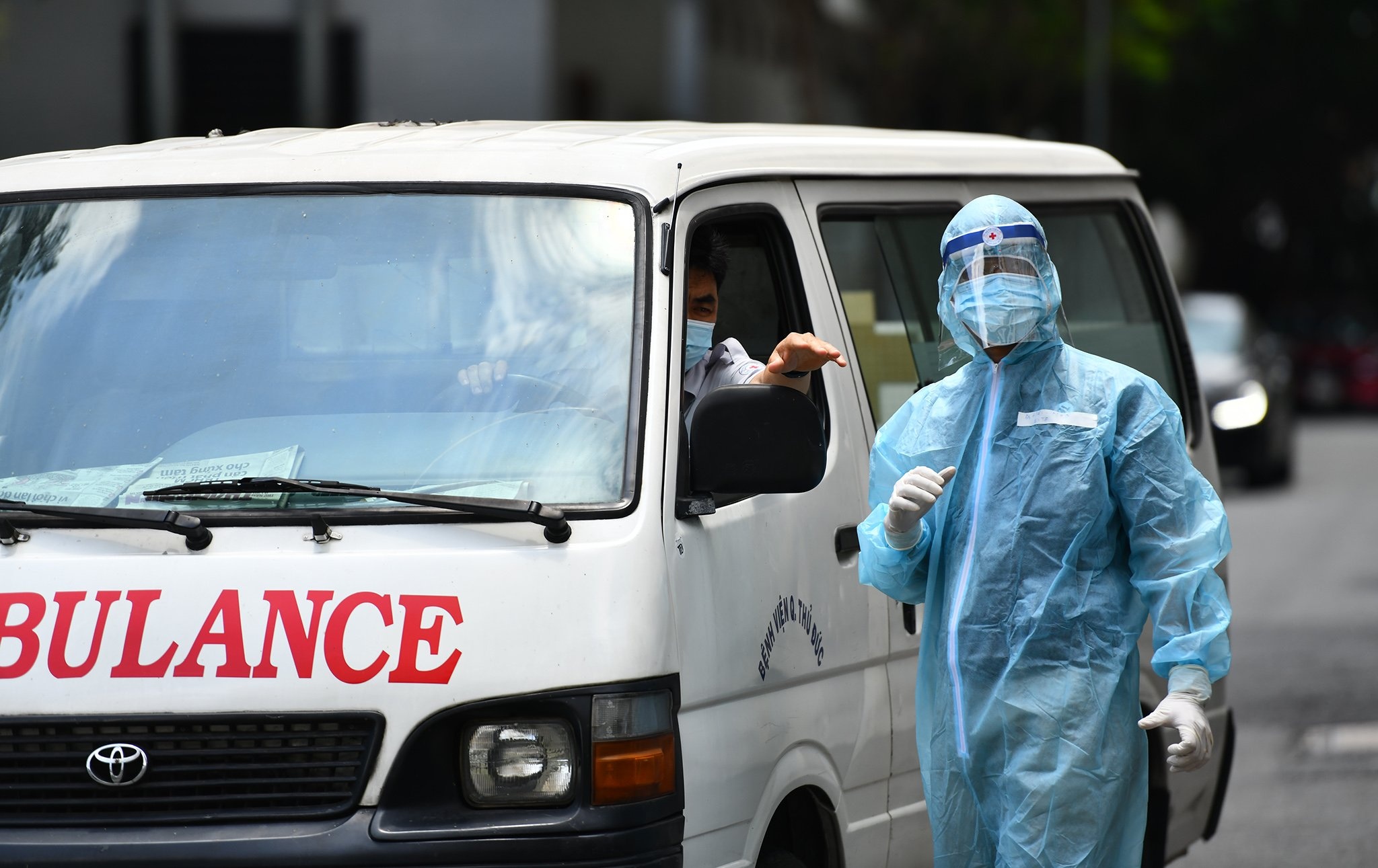 Nguoi dan TP.HCM phan anh benh vien khong nhan benh nhan Covid-19 hinh anh