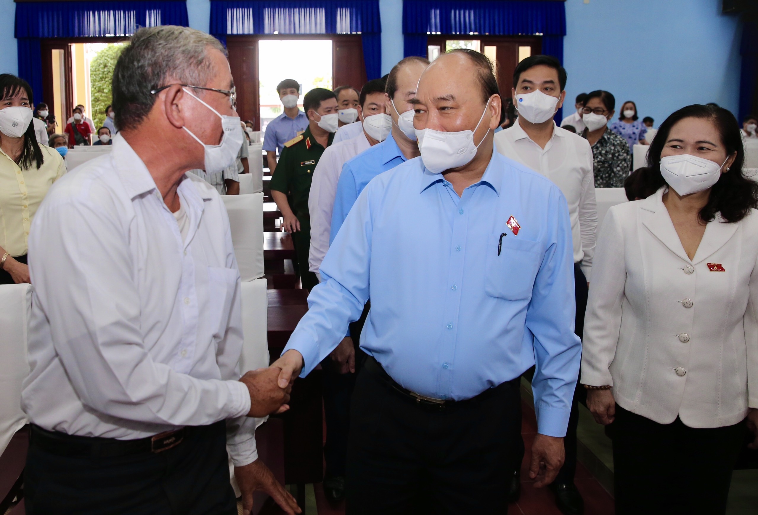 Chu tich nuoc tiep xuc cu tri anh 3