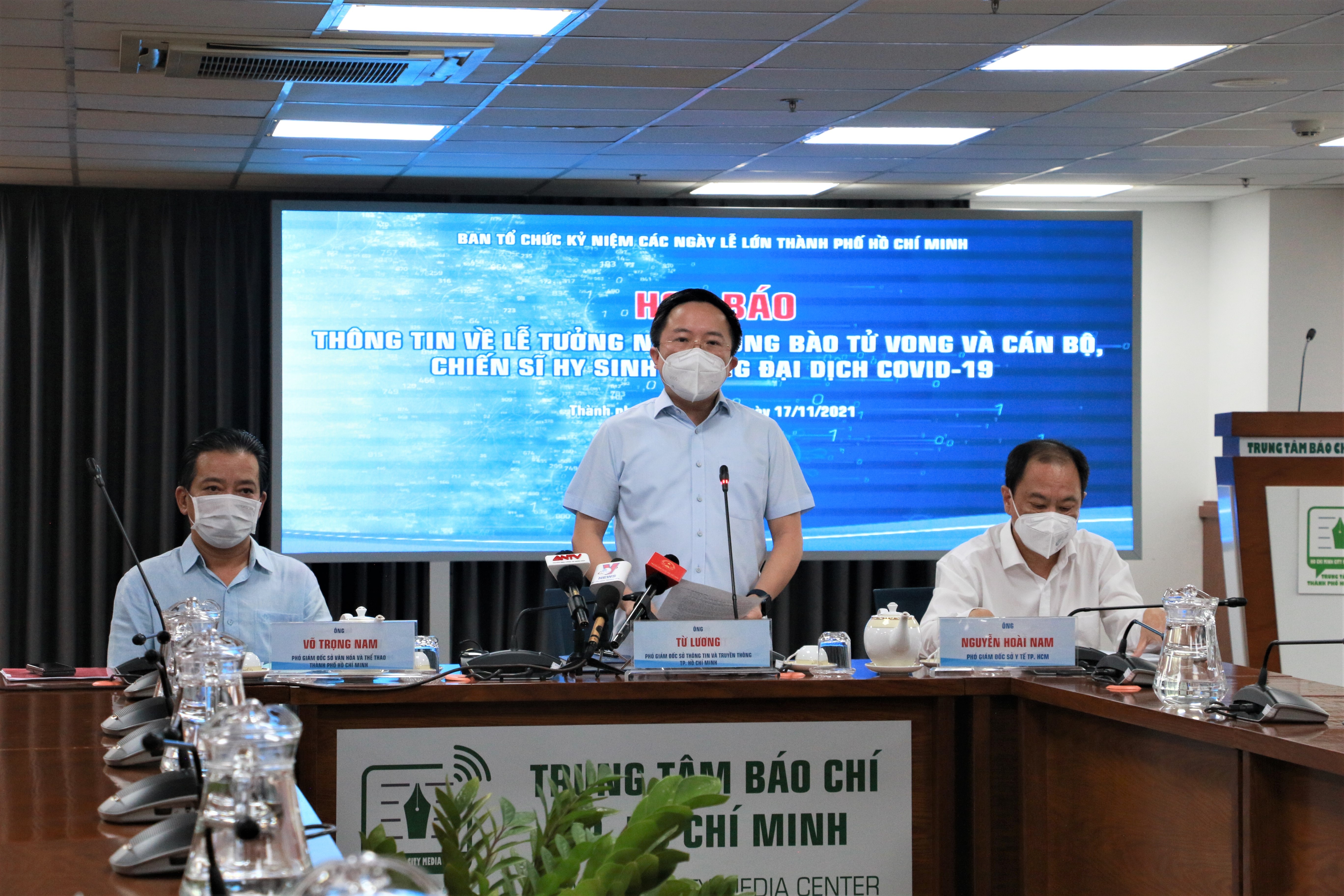 le tuong niem dong bao tu vong do Covid-19 anh 1