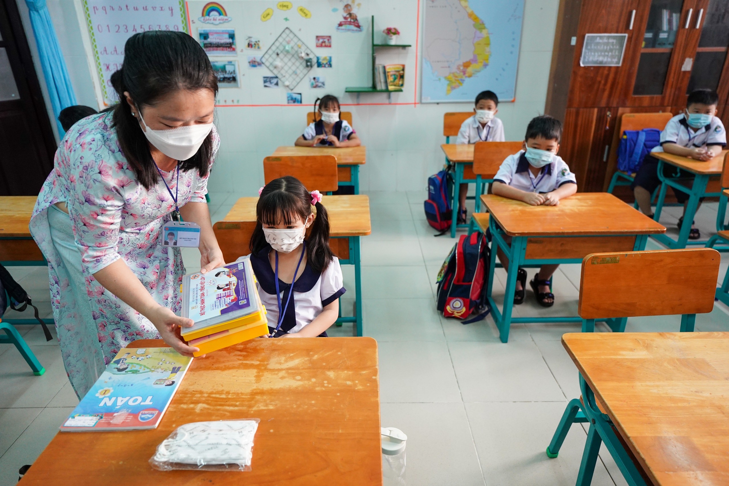 TP.HCM xem xet hoan ke hoach den truong cua hoc sinh lop 1 hinh anh