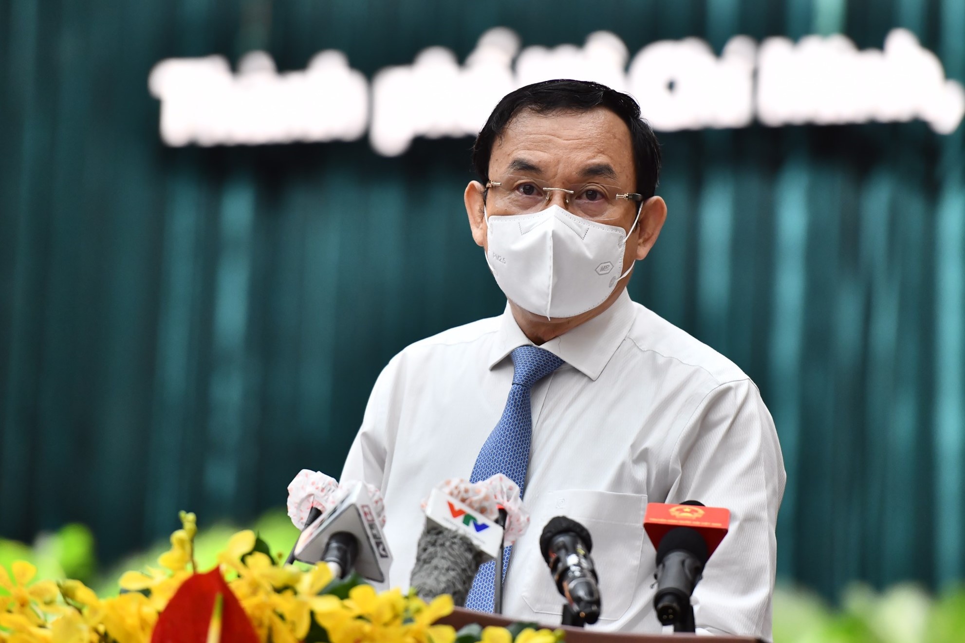 Bi thu TP.HCM dat hang giai phap cho muc tieu tang truong 6-6,5% hinh anh