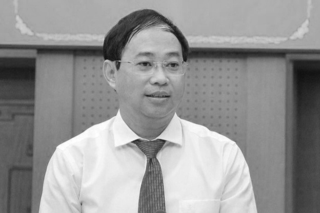 Chu tich UBND huyen Binh Chanh qua doi hinh anh