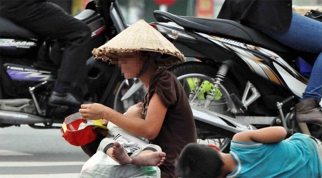 Nguoi gia dang xin an tai TP.HCM ngay cang tang hinh anh