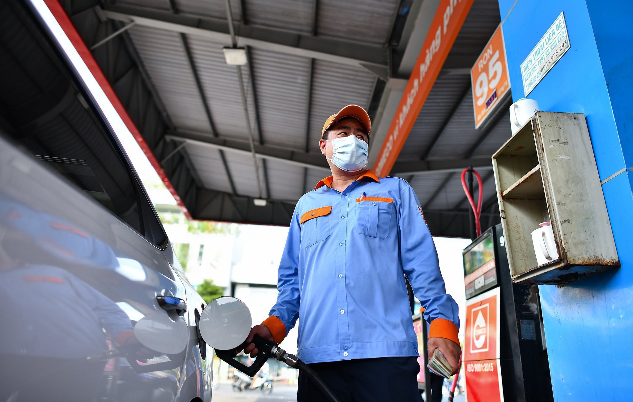 Tai sao mot so cua hang xang dau o TP.HCM han che ban xang? hinh anh