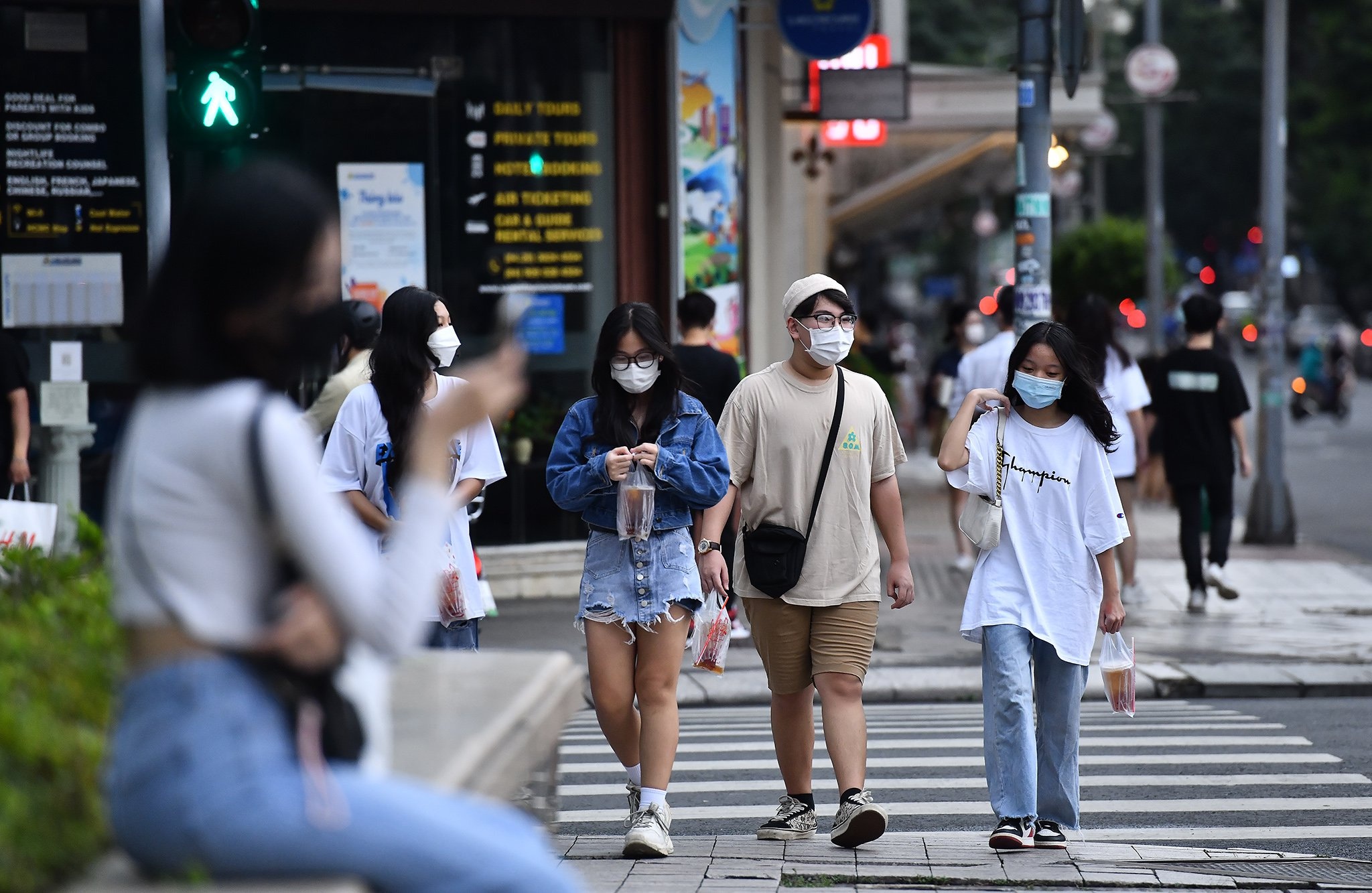 TP.HCM chi con 2 phuong 'vung cam' hinh anh