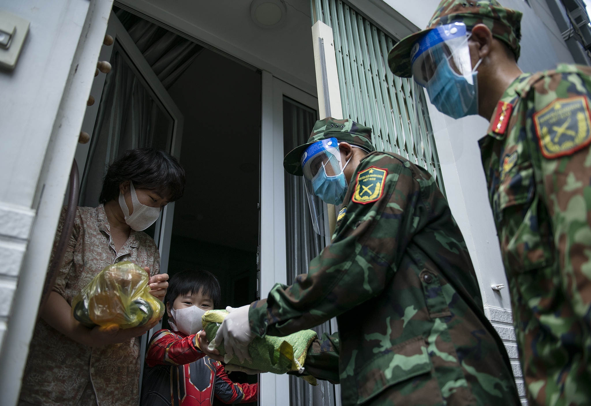 chi ho tro nguoi kho khan anh 1