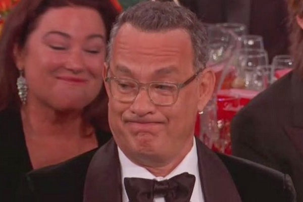 Tom Hanks tro thanh ‘thanh anh che’ sau Qua cau vang 2020 hinh anh