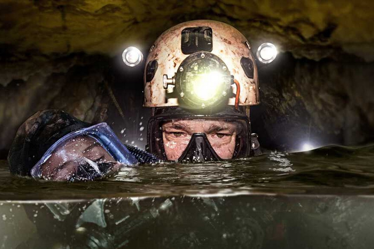 Cuoc giai cuu hang Tham Luang duoc tai hien may moc tren man anh hinh anh