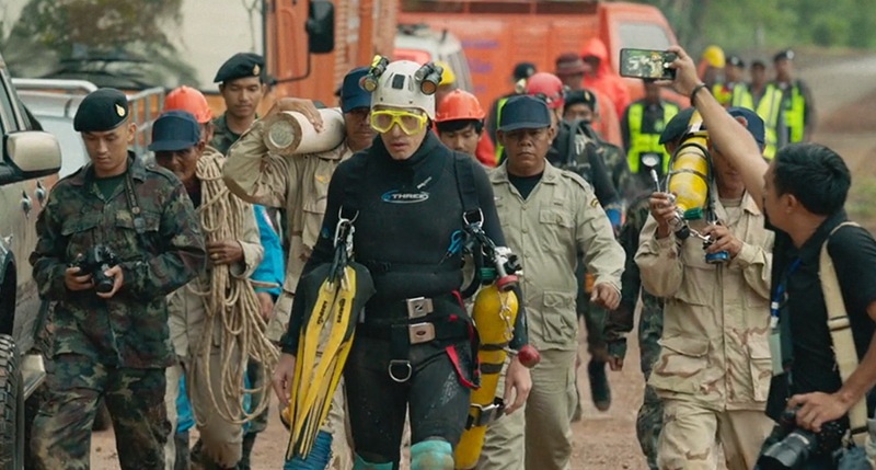 review phim Cuoc giai cuu hang Tham Luang anh 2