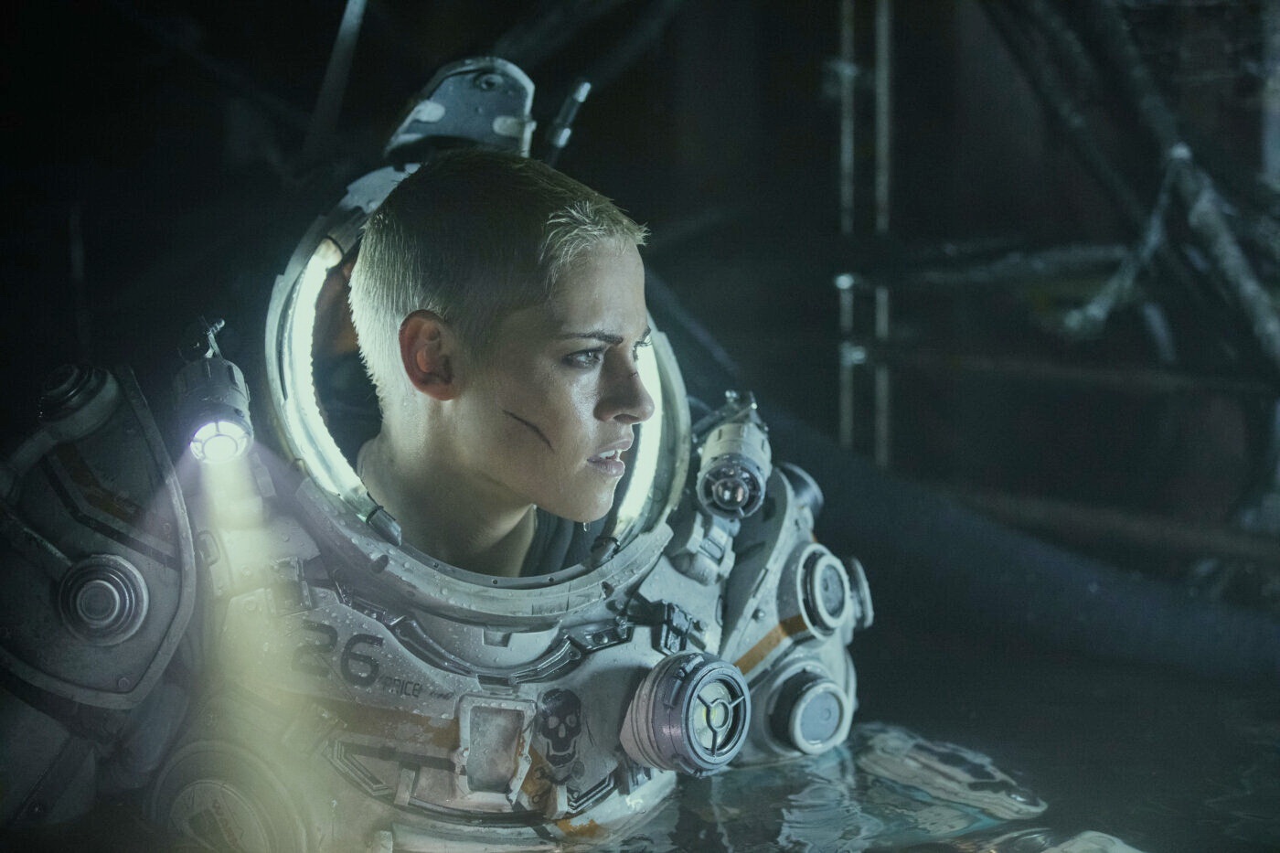 ‘Underwater’ - hanh trinh sinh ton duoi day bien cung Kristen Stewart hinh anh