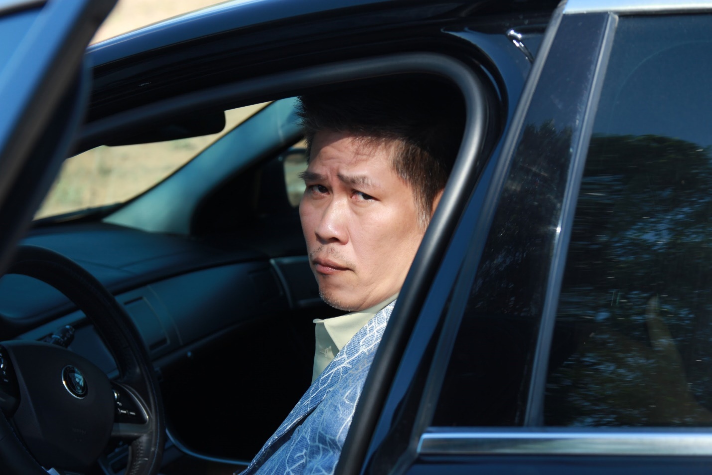 review phim Tien nhieu de lam gi anh 3