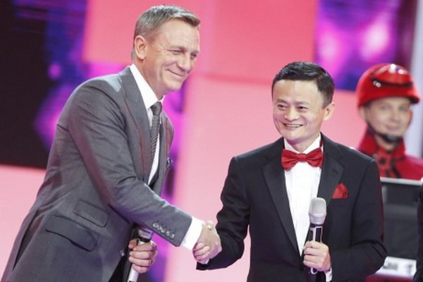 Bom tan ‘007’ huy lich quang ba tai Trung Quoc vi dich Covid-19 hinh anh