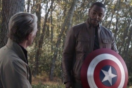 Sieu anh hung Falcon se tro thanh Captain America doi tiep theo hinh anh