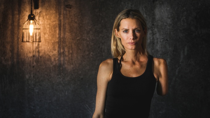 Dien vien dong the phai cua tay khi dong ‘Resident Evil’ thang kien hinh anh